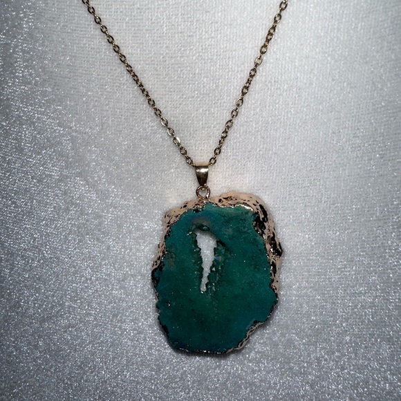 Raw Green Amethyst Crystal Quartz Druzy Pendant Gold tone plated Necklace - Picture 10 of 11